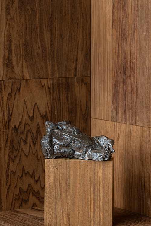 Een schets model van een torso van een man