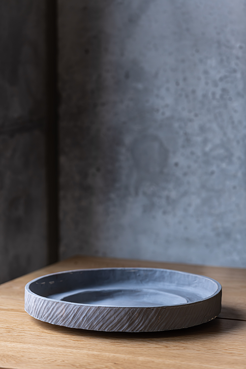 Een zwevende schaal grey van 39cm