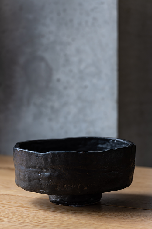 Een zwevende schaal van 27cm